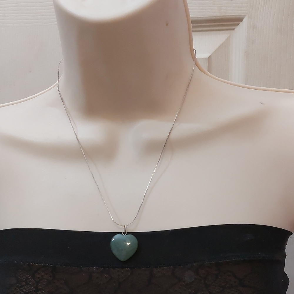 Vintage Deep Green Aventurine Heart Pendant Silver Tone Necklace Unique Clasp